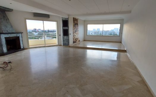 Sale apartment 3 bedrooms not overlooked south facing top floor