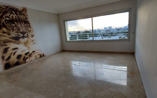 Sale apartment 3 bedrooms not overlooked south facing top floor
