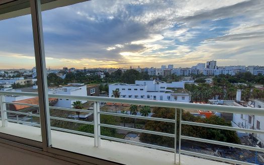 Sale apartment 3 bedrooms not overlooked south facing top floor