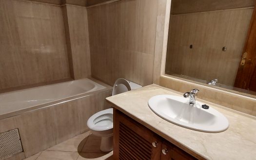 Sale apartment 3 bedrooms not overlooked south facing top floor