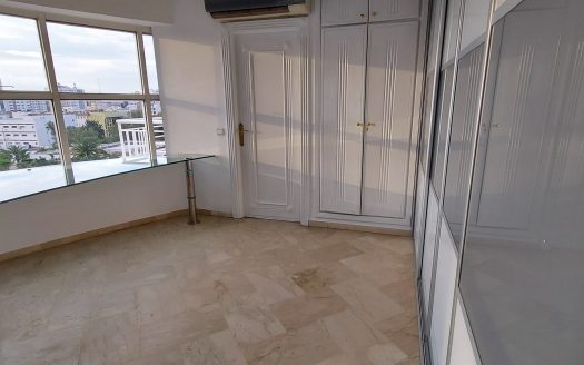 Sale apartment 3 bedrooms not overlooked south facing top floor