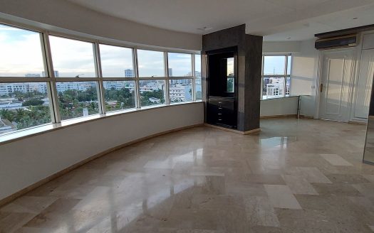 Sale apartment 3 bedrooms not overlooked south facing top floor