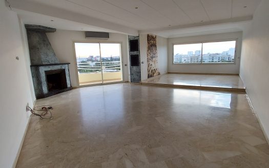 Sale apartment 3 bedrooms not overlooked south facing top floor