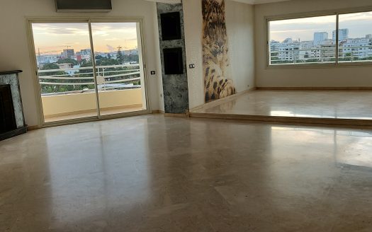 Sale apartment 3 bedrooms not overlooked south facing top floor