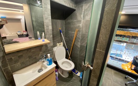 Location Local Professionel sur rue passante Racine