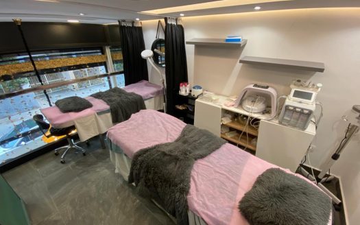 Location Local Professionel sur rue passante Racine