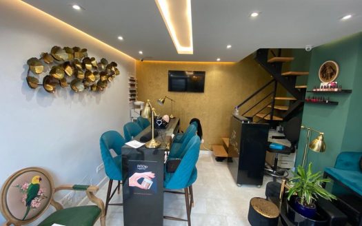 Location Local Professionel sur rue passante Racine